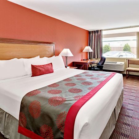 Ramada By Wyndham Baltimore West Zewnętrze zdjęcie
