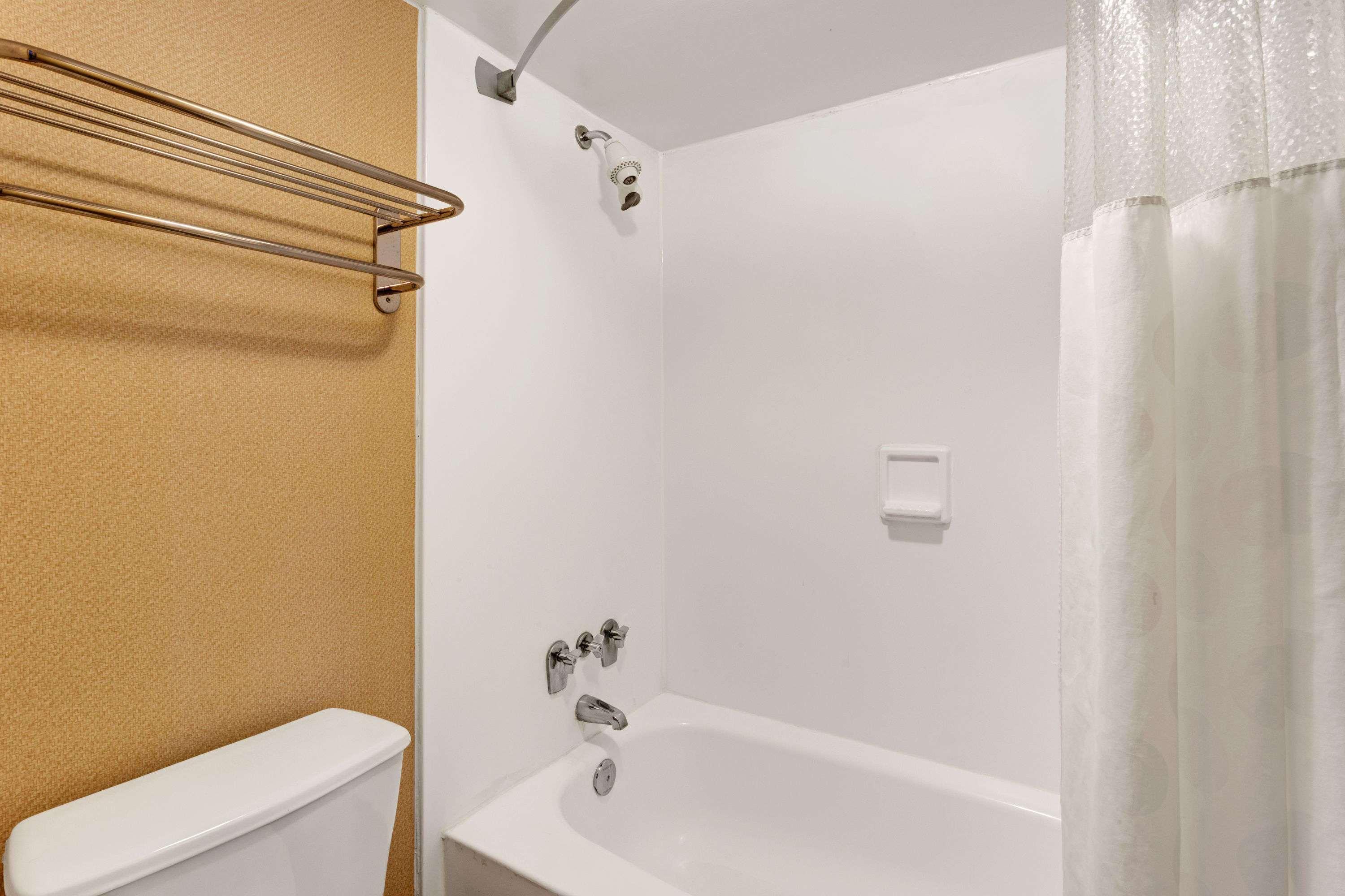 Ramada By Wyndham Baltimore West Zewnętrze zdjęcie