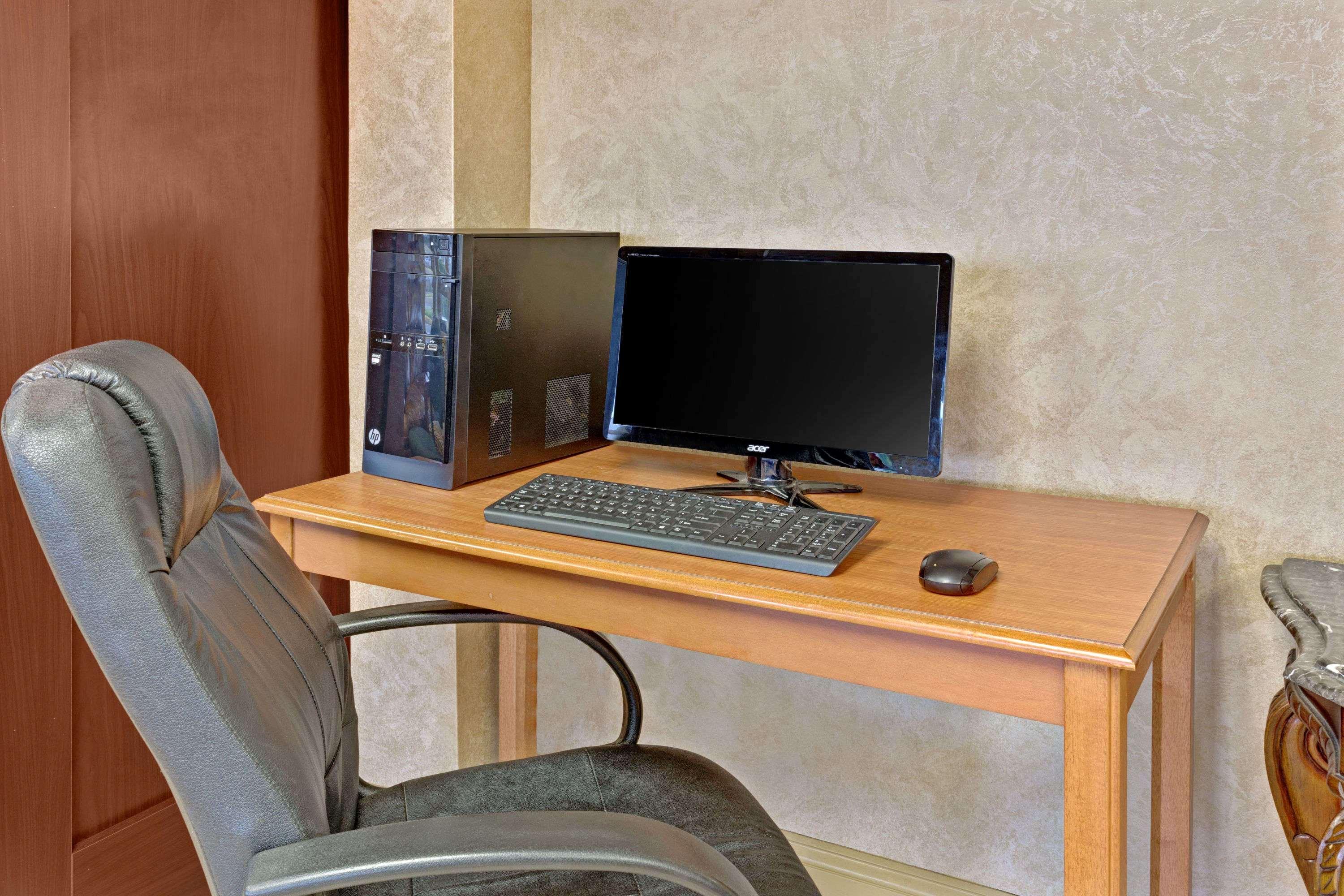 Ramada By Wyndham Baltimore West Zewnętrze zdjęcie