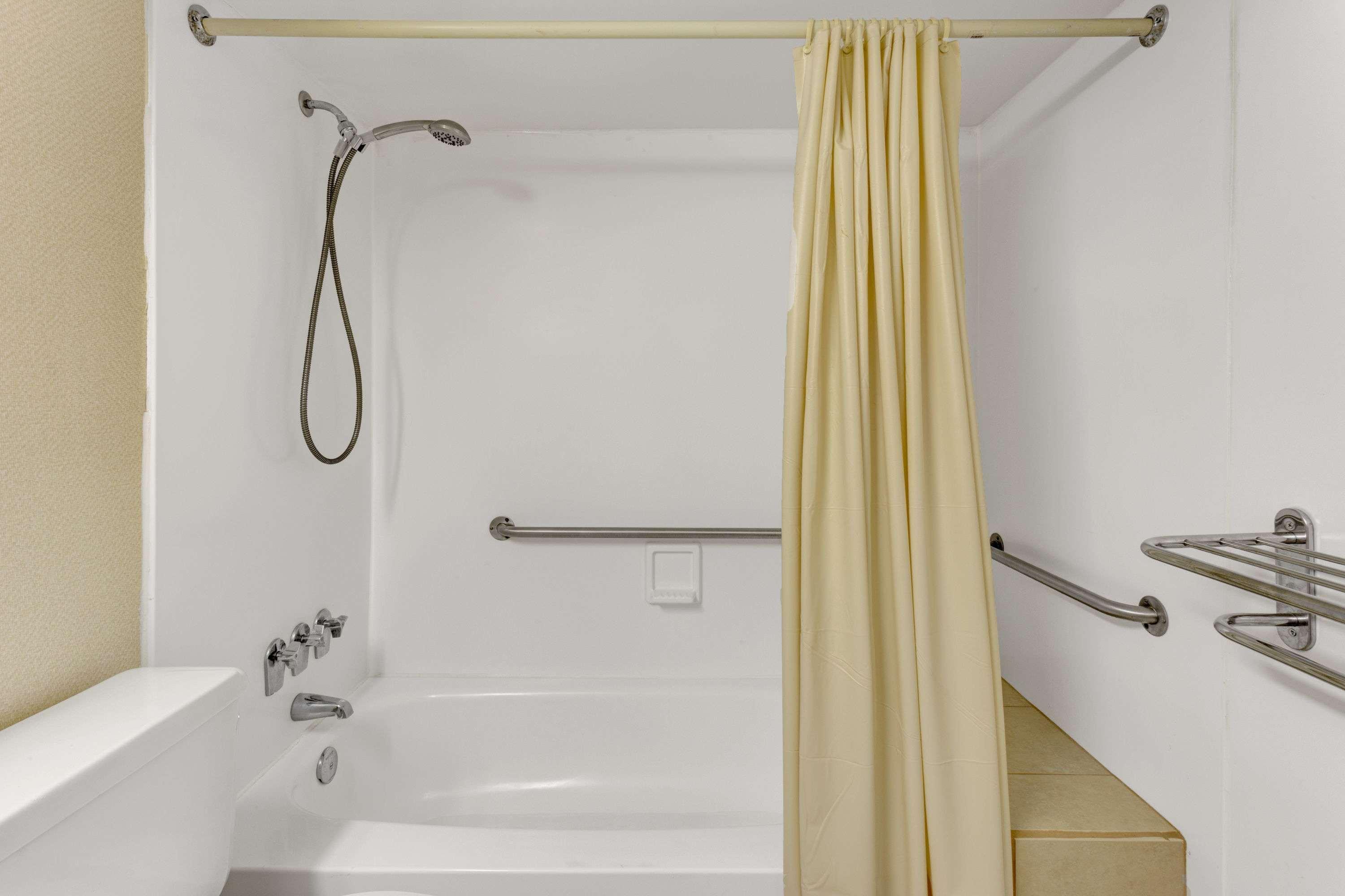 Ramada By Wyndham Baltimore West Zewnętrze zdjęcie