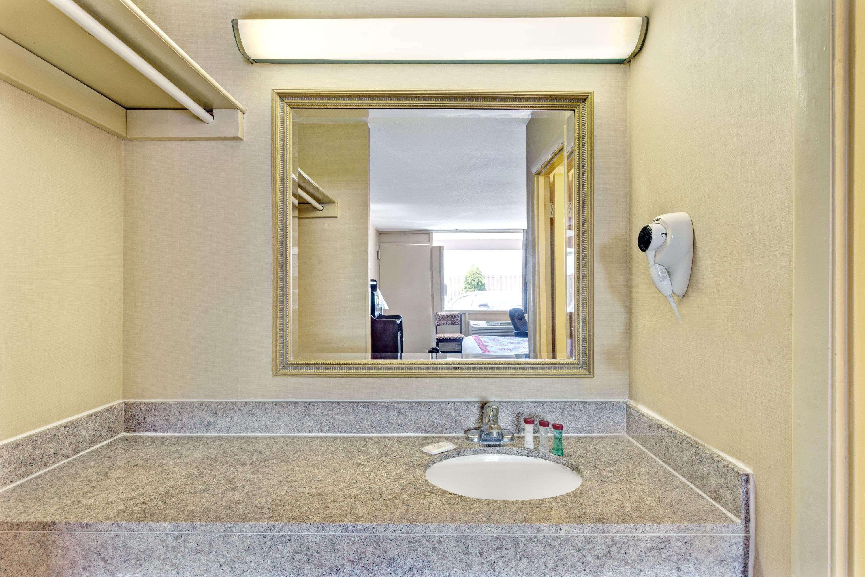 Ramada By Wyndham Baltimore West Zewnętrze zdjęcie