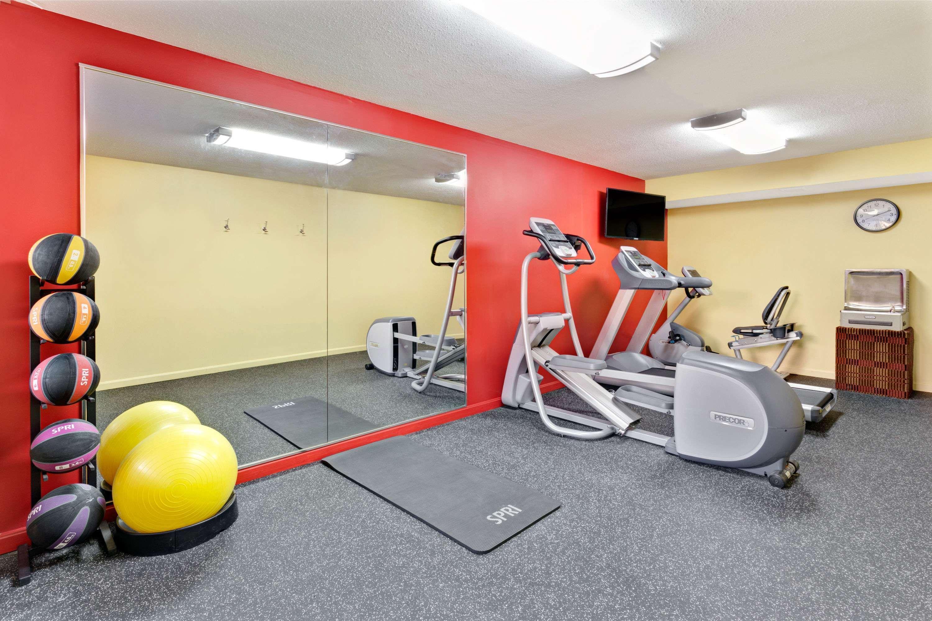 Ramada By Wyndham Baltimore West Zewnętrze zdjęcie